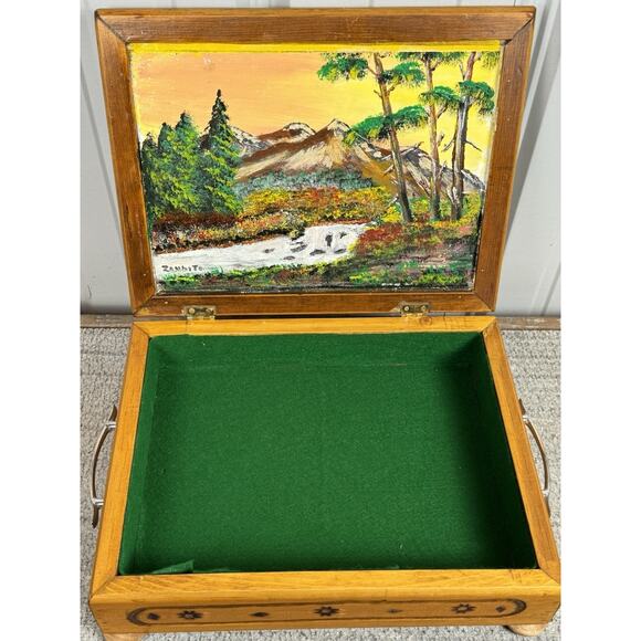 Beautiful Hand Carved Folk Art Box W Signed Painting On Inside- Kudu, Elk ? - Picture 9 of 13